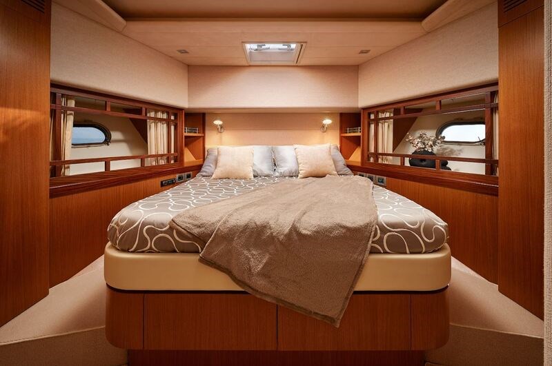 Ferretti 731