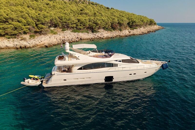 Ferretti 731