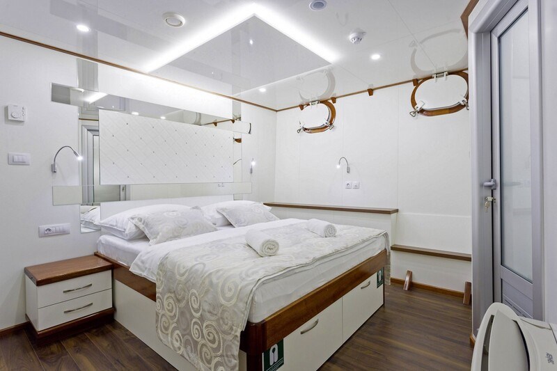 Mini cruiser Solaris