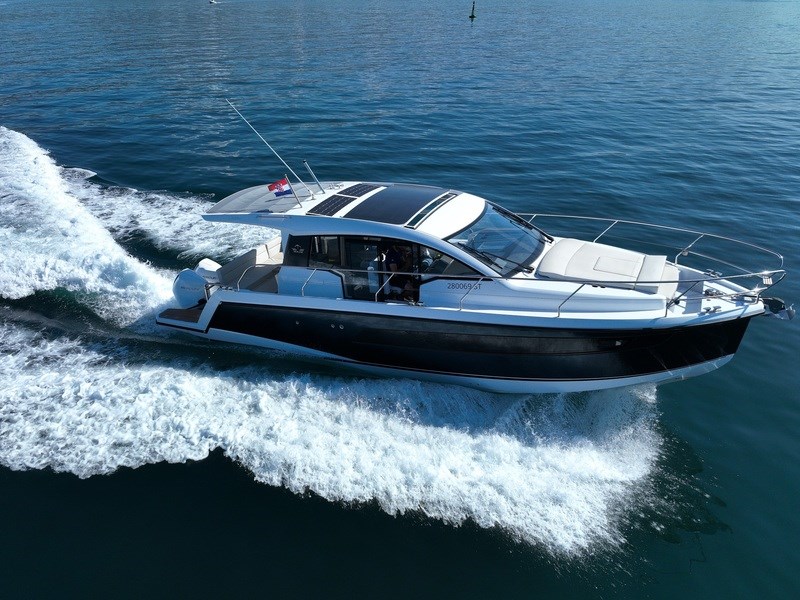 Sealine C335