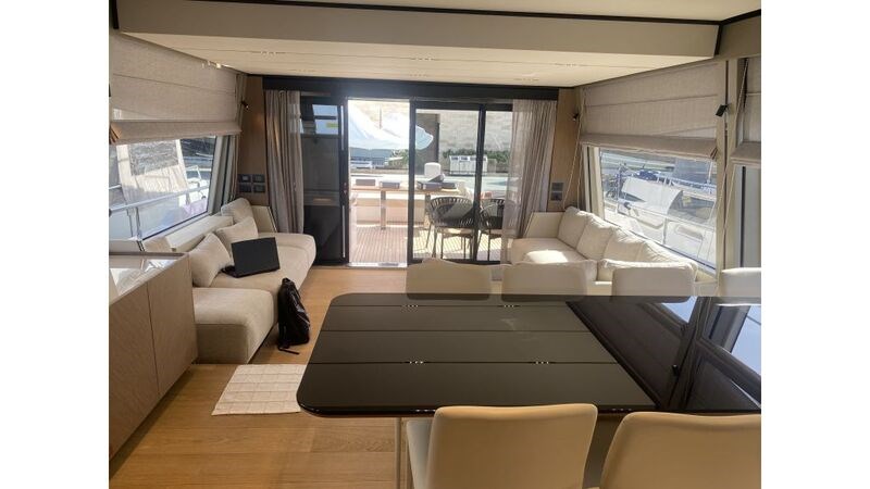 Ferretti 720