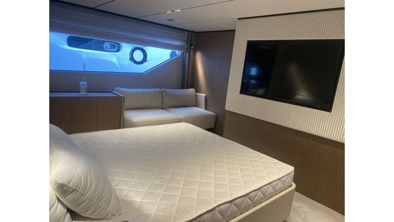 Ferretti 720