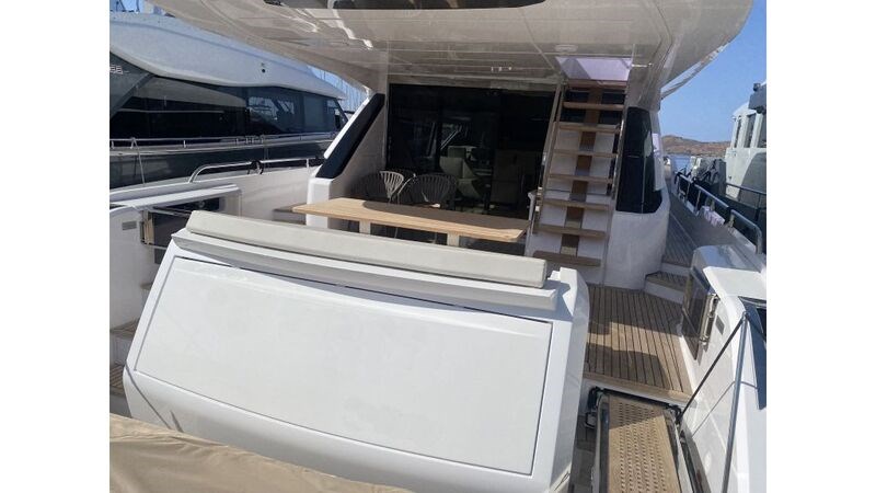 Ferretti 720