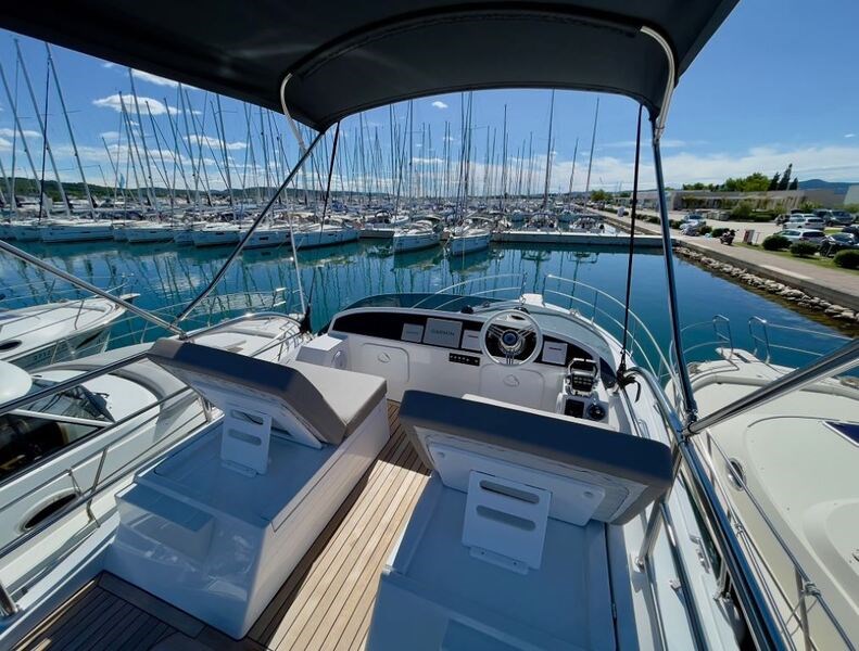 SAS - Vektor Adriana 44 Fly