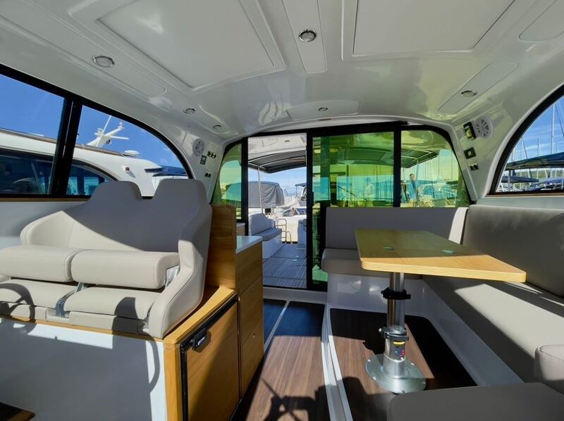 SAS - Vektor Adriana 44 Fly