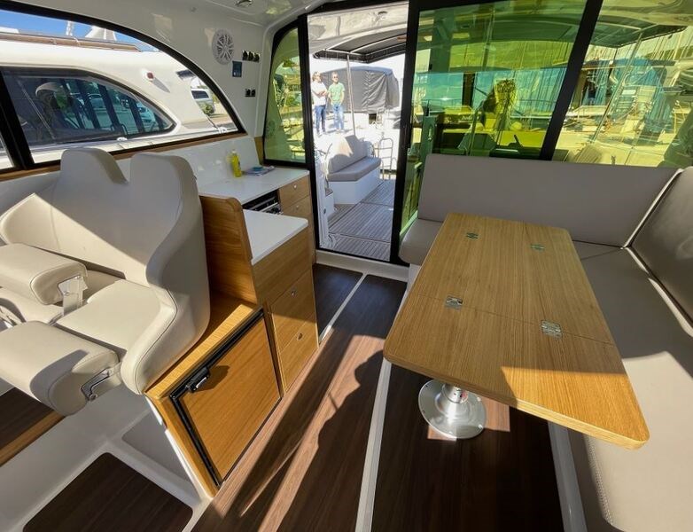 SAS - Vektor Adriana 44 Fly