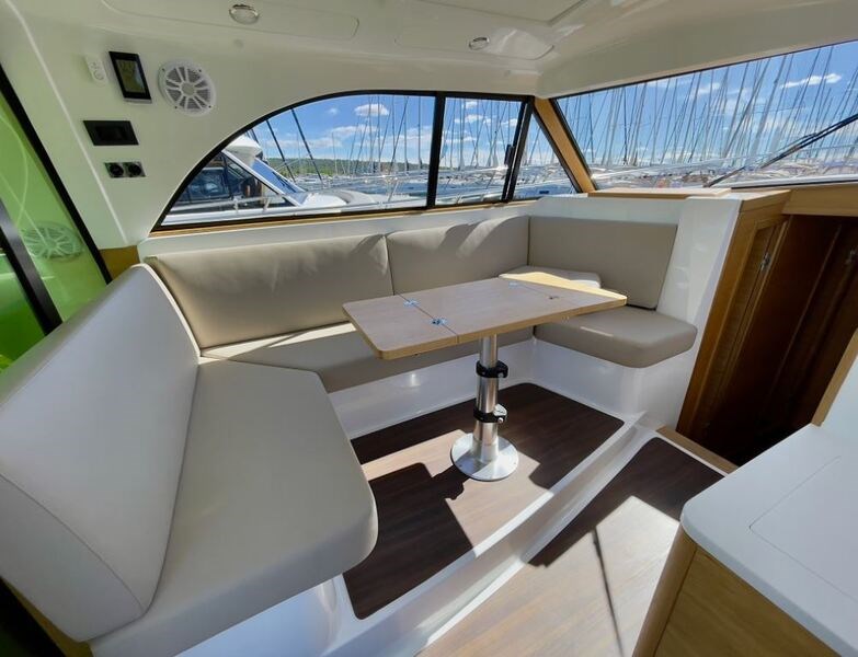 SAS - Vektor Adriana 44 Fly