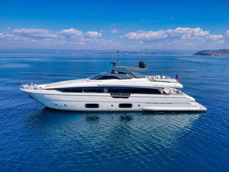 Ferretti 960 Fly