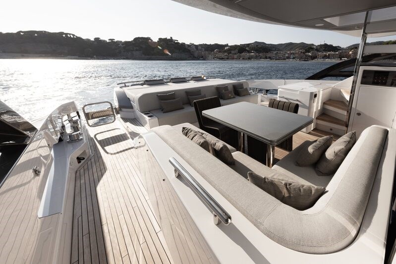 Azimut S8