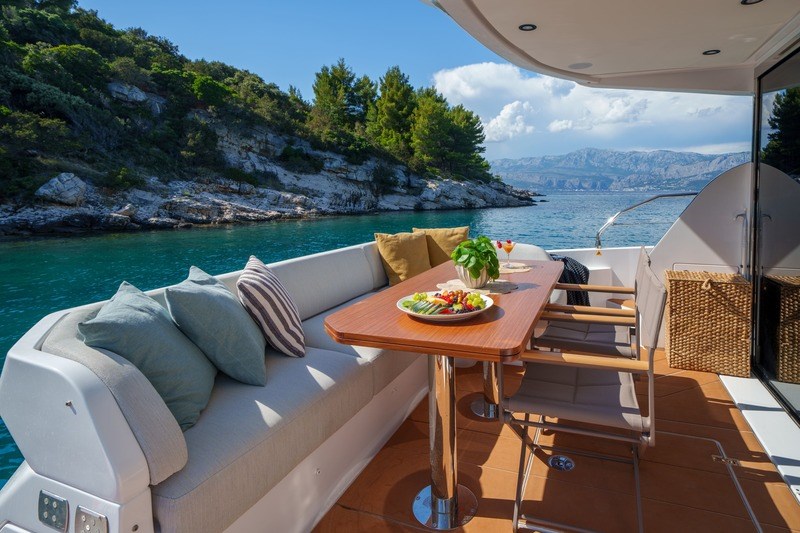 Azimut 53 Fly - White