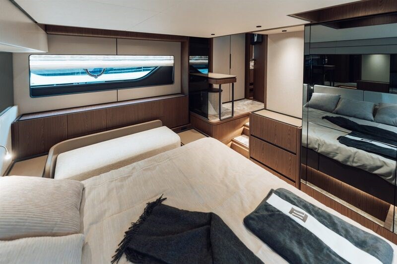 Ferretti 580