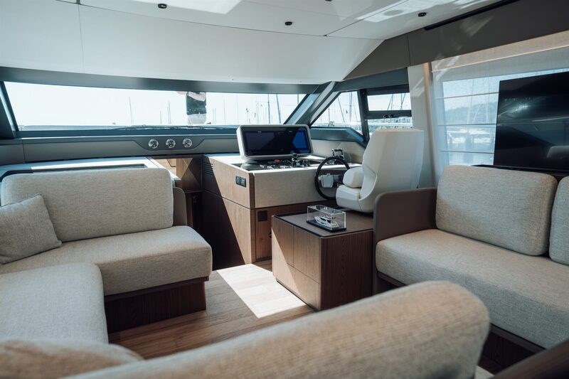 Ferretti 580