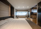 Ferretti Yacht 670