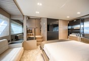 Ferretti Yacht 670