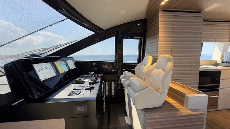Ferretti 670