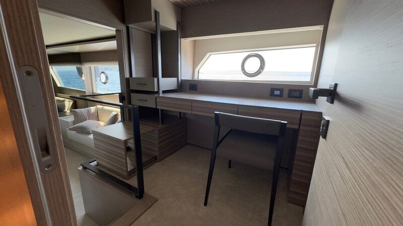 Ferretti 670