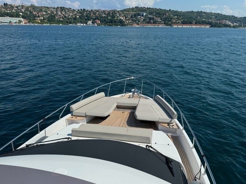 Ferretti 670