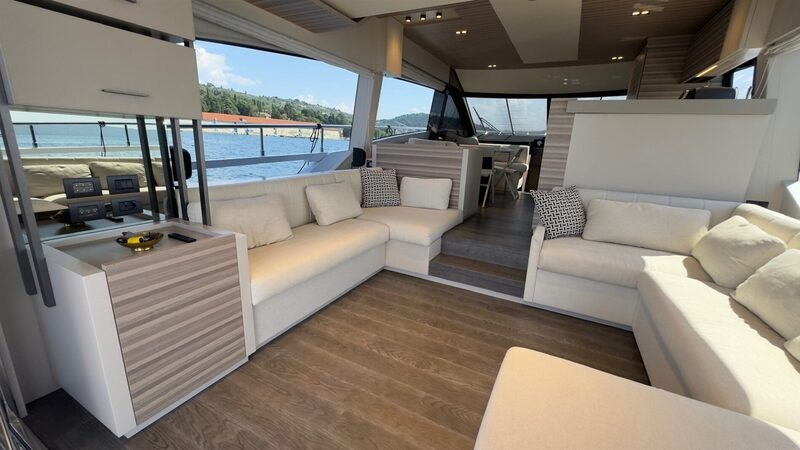 Ferretti 670