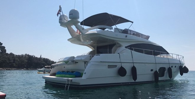 Play Video Ferretti Yacht 592