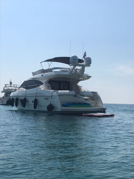 Ferretti Yacht 592