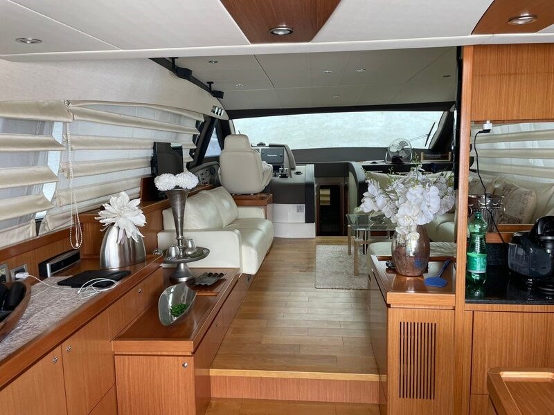 Ferretti Yacht 592