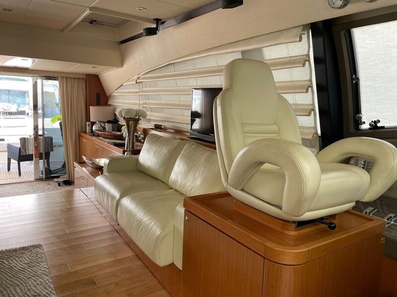 Ferretti Yacht 592