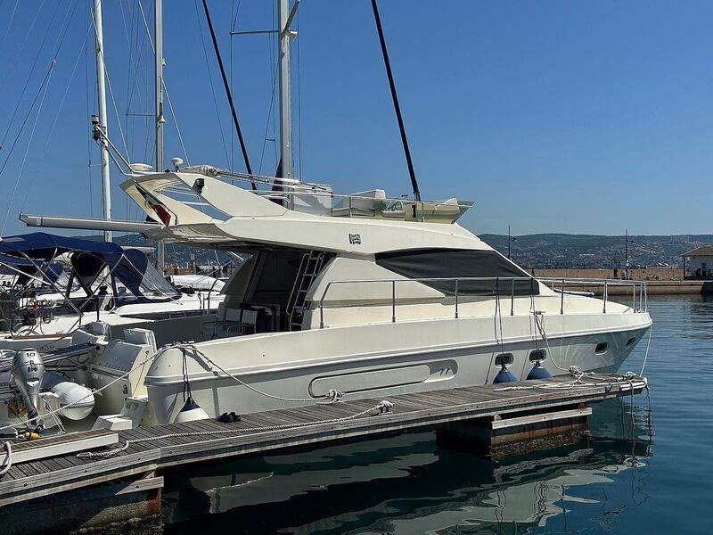 Ferretti 43