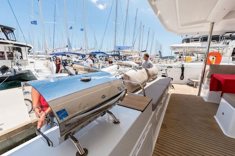 Fountaine Pajot 47