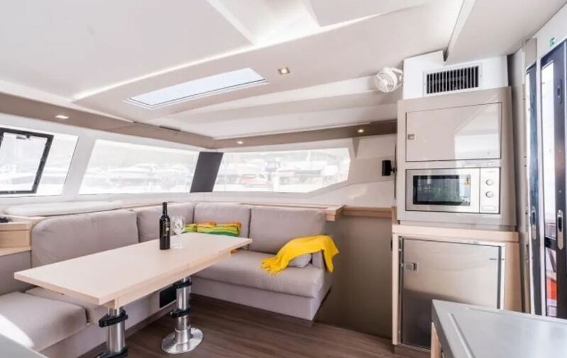 Fountaine Pajot 47