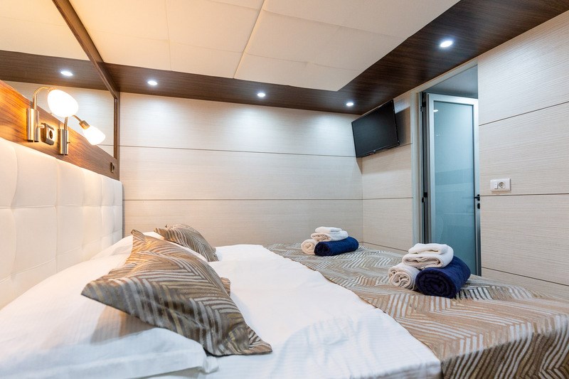 Mini cruiser Adriatic Queen