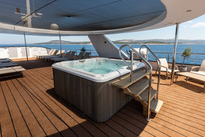 Mini cruiser Adriatic Queen