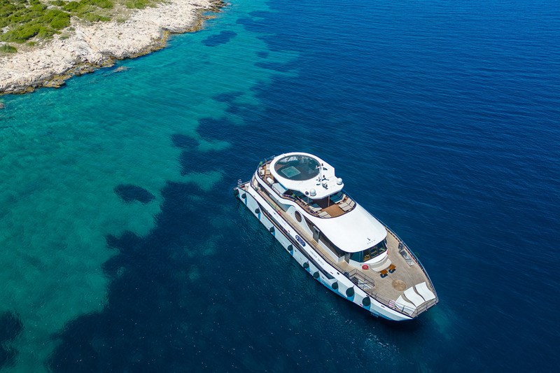 Mini cruiser Adriatic Queen