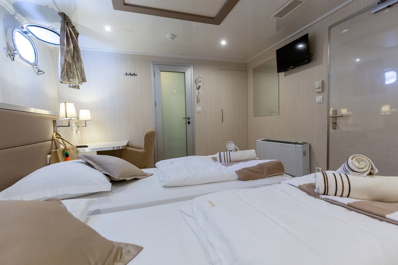 Mini cruiser Avantura