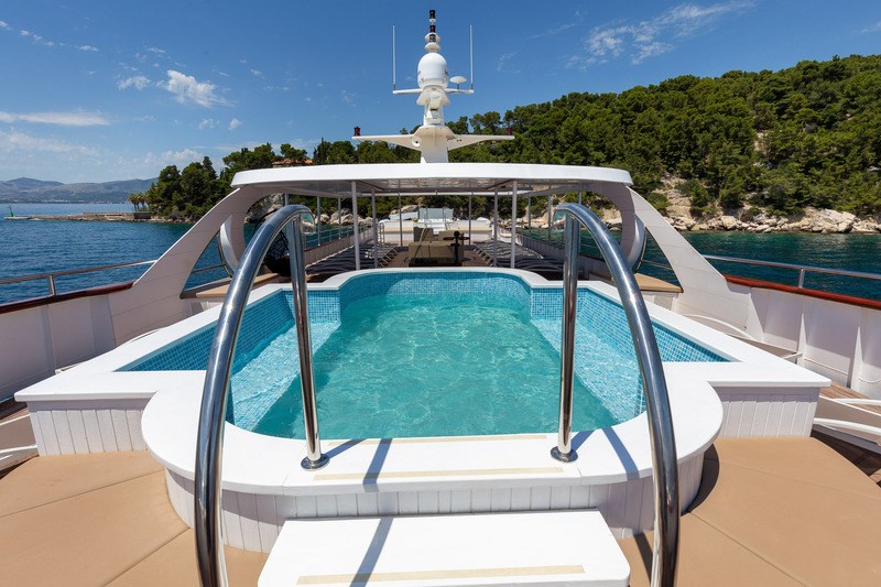 Mini cruiser Avantura