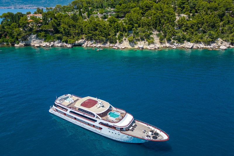 Mini cruiser Avantura