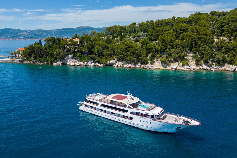 Mini cruiser Avantura