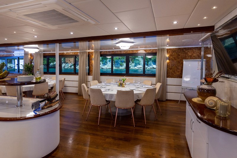 Mini cruiser Avantura