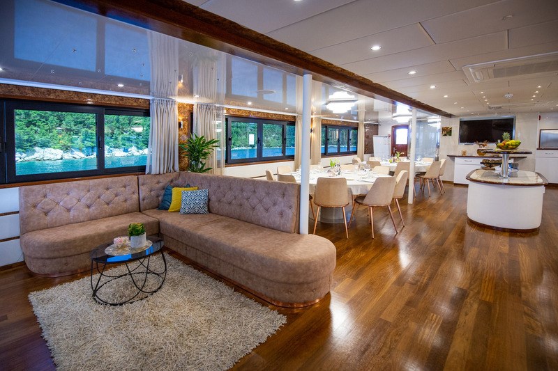 Mini cruiser Avantura