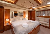 Ferretti Yacht 730