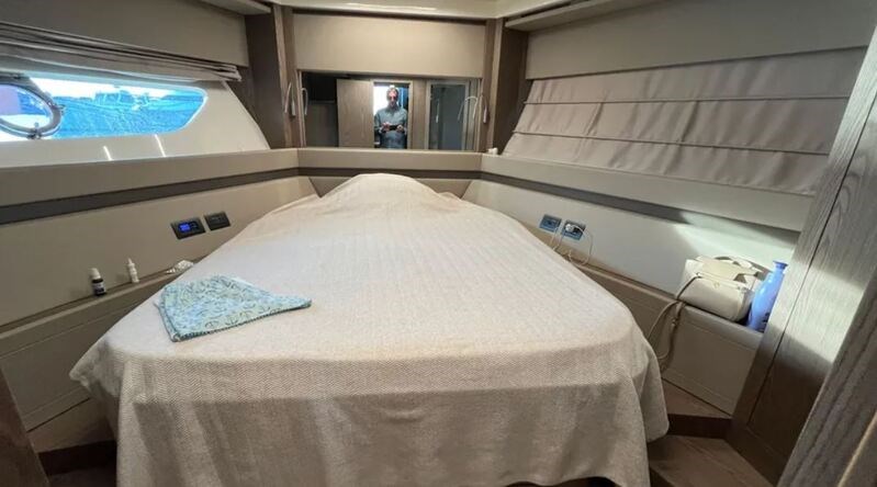 Ferretti 550