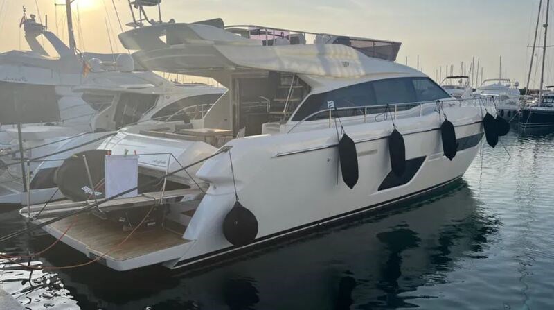 Ferretti 550