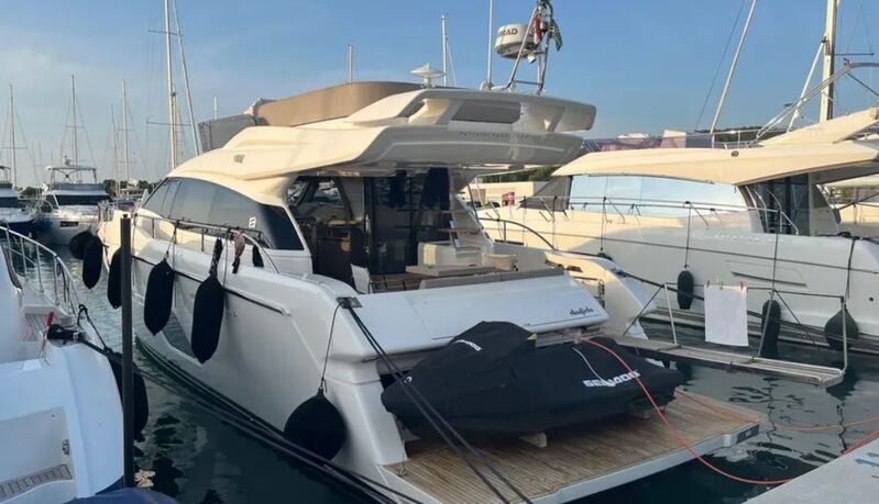 Ferretti 550