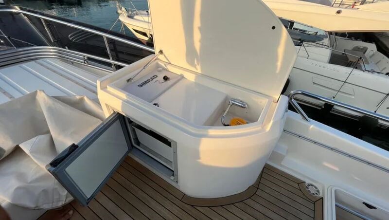 Ferretti 550