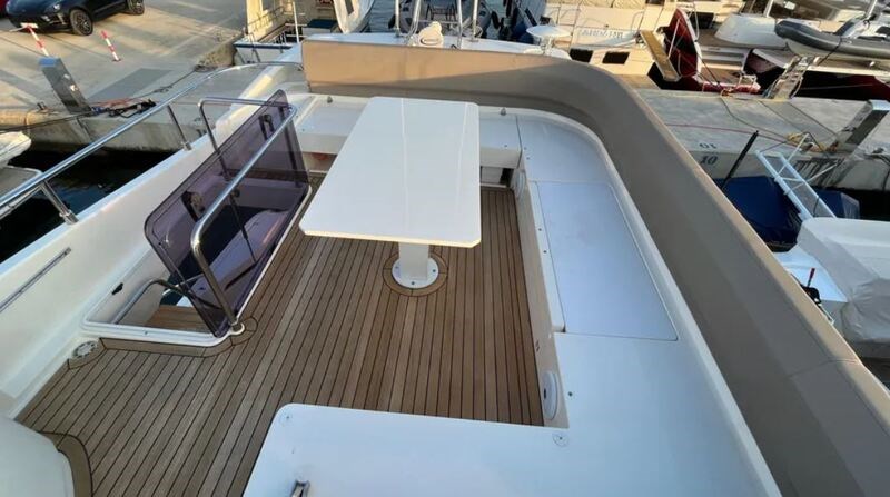 Ferretti 550