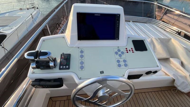 Ferretti 550