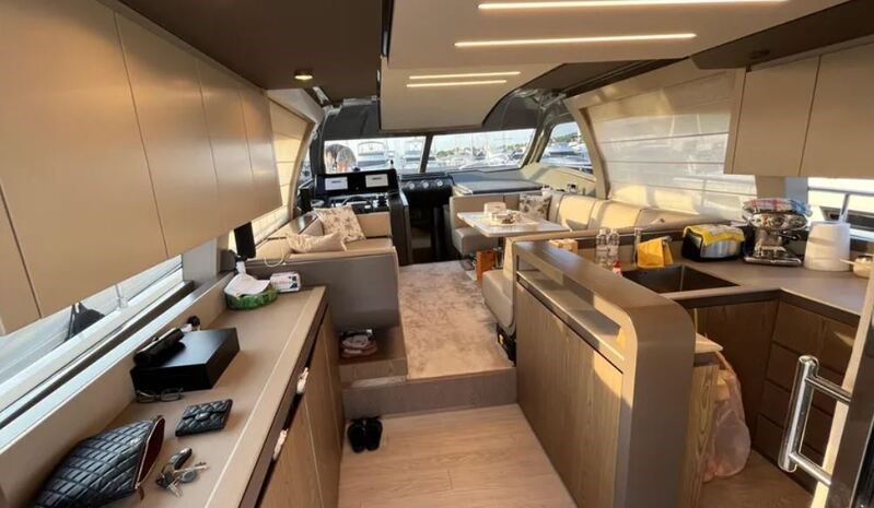 Ferretti 550