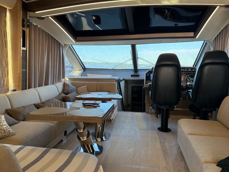 Galeon 700 SKY