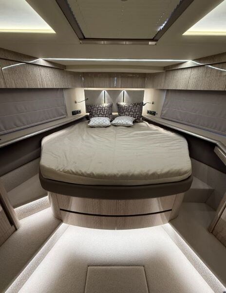 Galeon 700 SKY