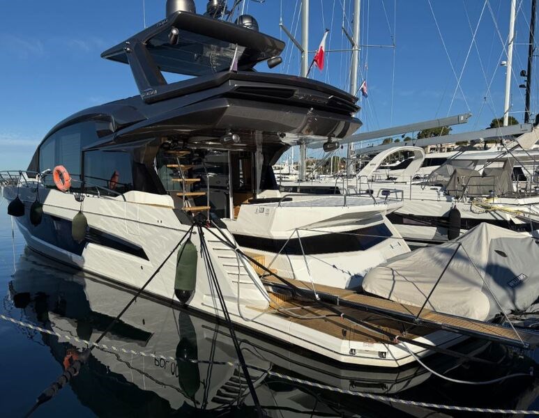 Galeon 700 SKY