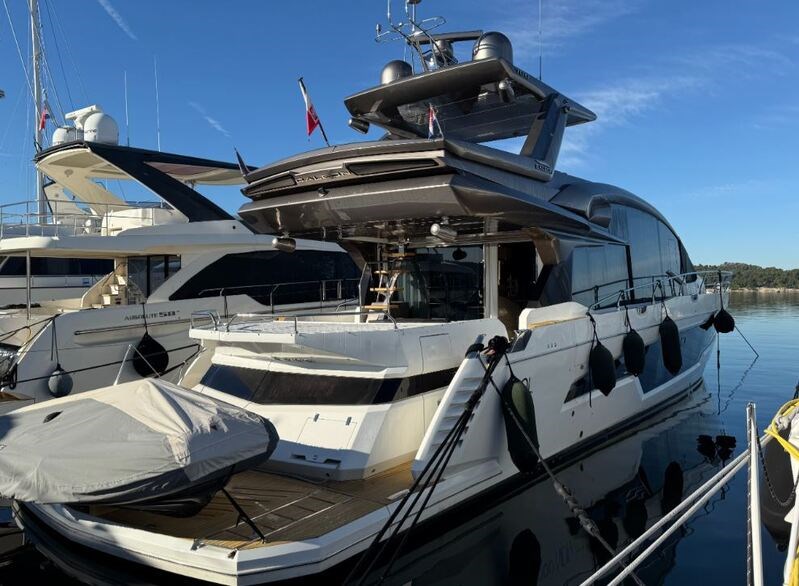 Galeon 700 SKY